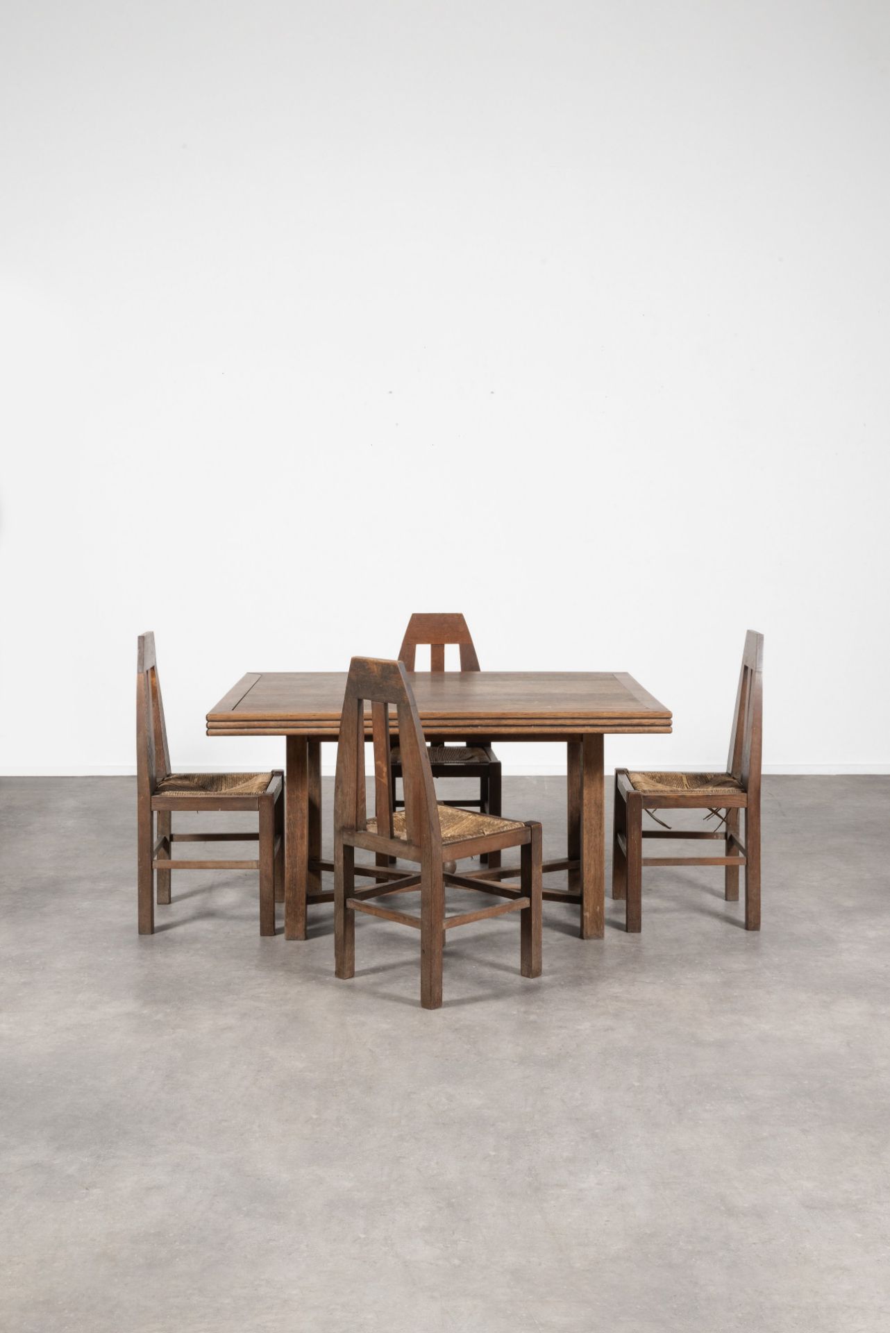 MARCEL-LOUIS BAUGNIET (1896-1995) Quatre chaises de salle &#224; manger avec assises en rotin et...