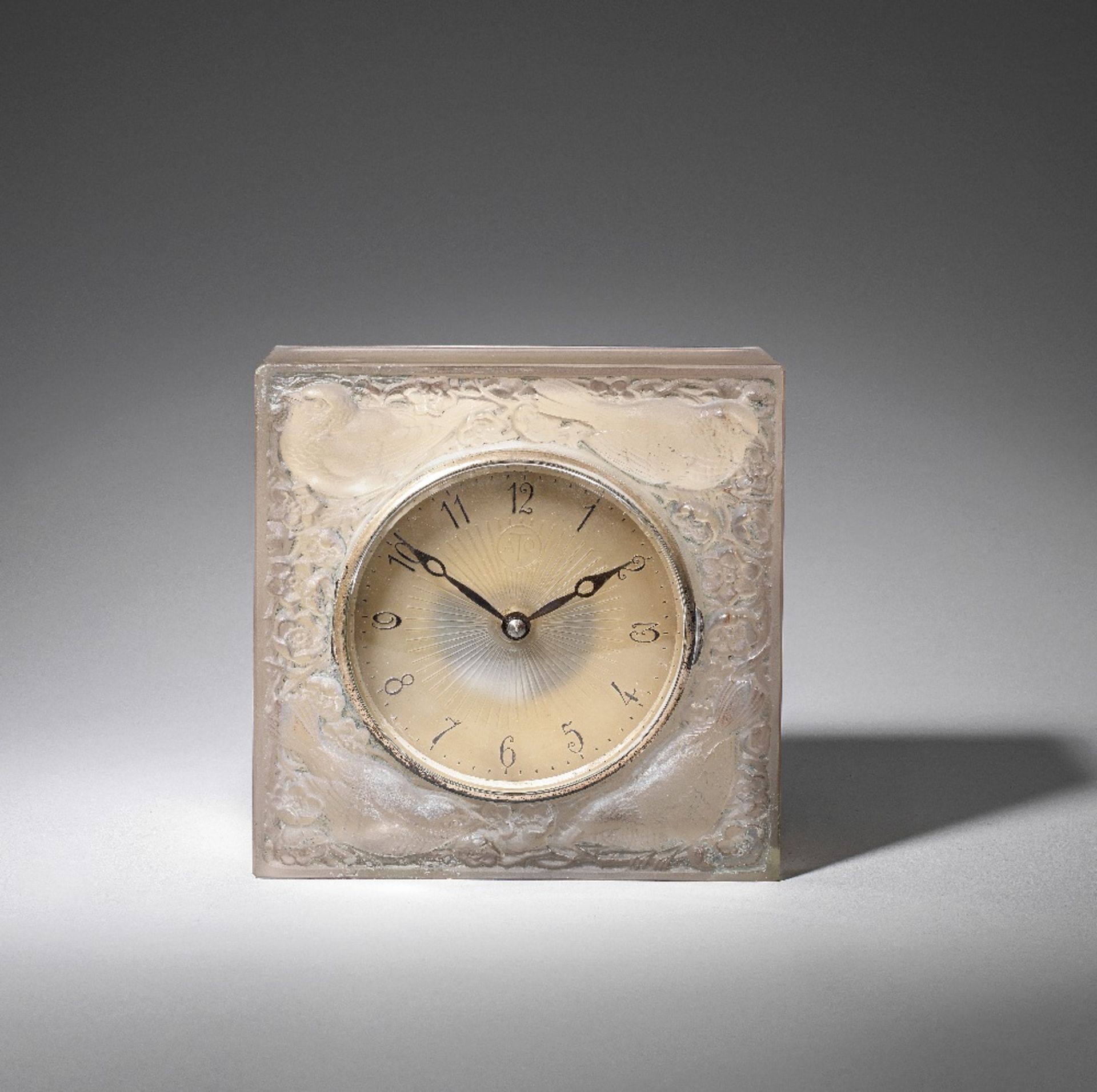 REN&#201; LALIQUE (FRENCH, 1860-1945) 'Quatre Moineaux du Japon' mantel clock, designed 1928