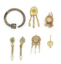 A pair of Roman gold, glass and pearl earrings, together with an assortment of gold jewellery 7