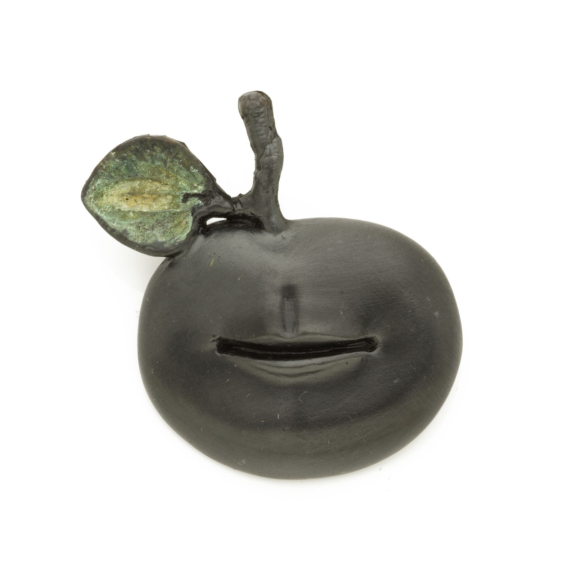 CLAUDE LALANNE (1925-2019) Pomme bouche, circa 1999 Petite broche en bronze patin&#233;Signature...