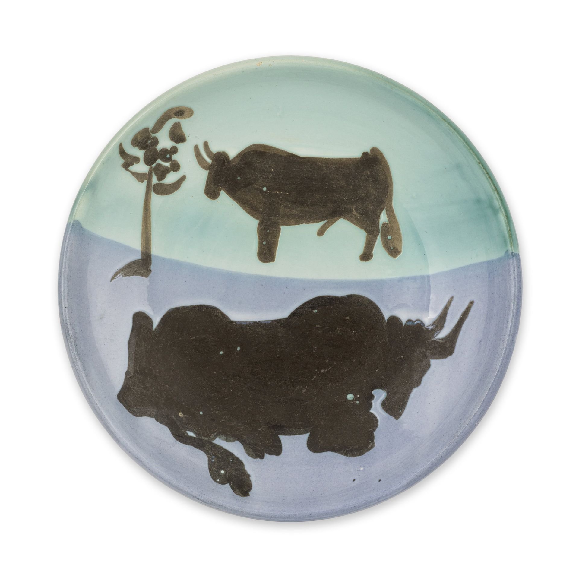 PABLO PICASSO (1881-1973) Toros,1952 (Rami&#233;, 161)Plat rond en terre de fa&#239;ence blanche...