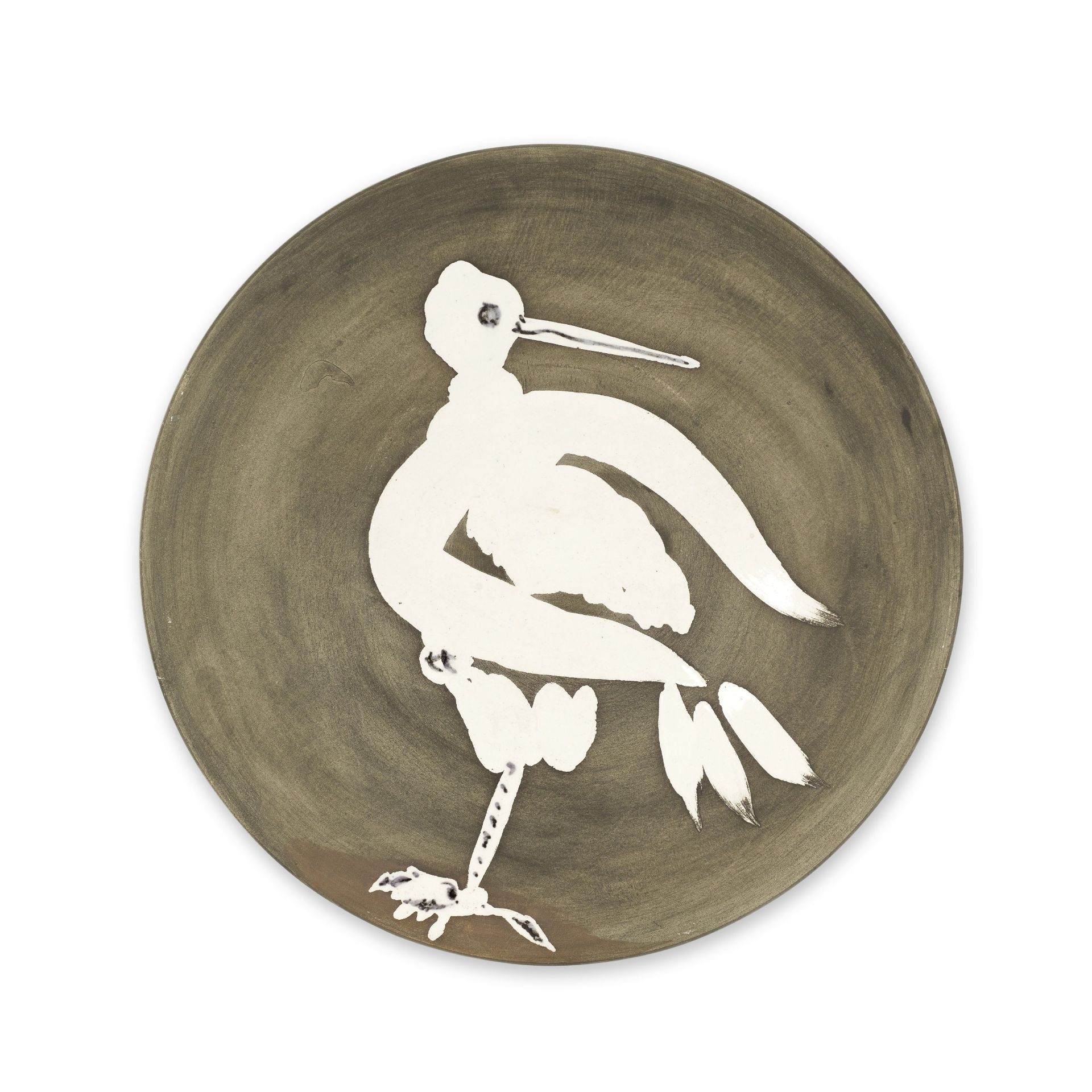 PABLO PICASSO (1881-1973) Oiseau n&#176;82, 1963 (Rami&#233;, 482)Plat rond en terre de fa&#239;...