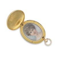 An 18ct gold pendant locket