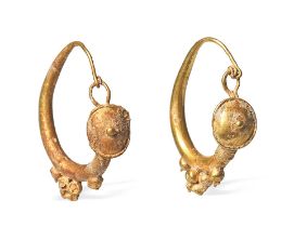 A pair of Roman gold earrings 2