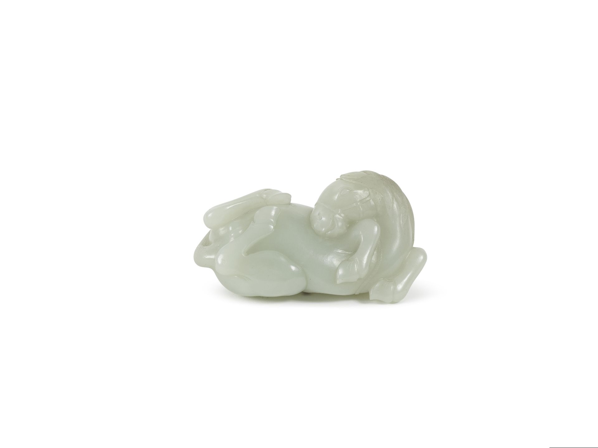 RARE CHEVAL EN JADE CELADON PALE &#201;poque Qianlong (1736-1795) (2)