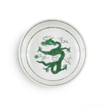 ASSIETTE EN PORCELAINE &#201;MAILL&#201;E VERTE Marque et &#233;poque Guangxu (1875-1908)