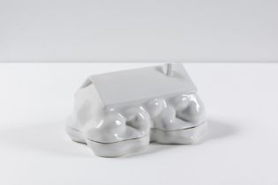 ERWIN WURM (born 1954) Little Big House Butter Dish, 2020 Beurrier en c&#233;ramique &#233;mail...