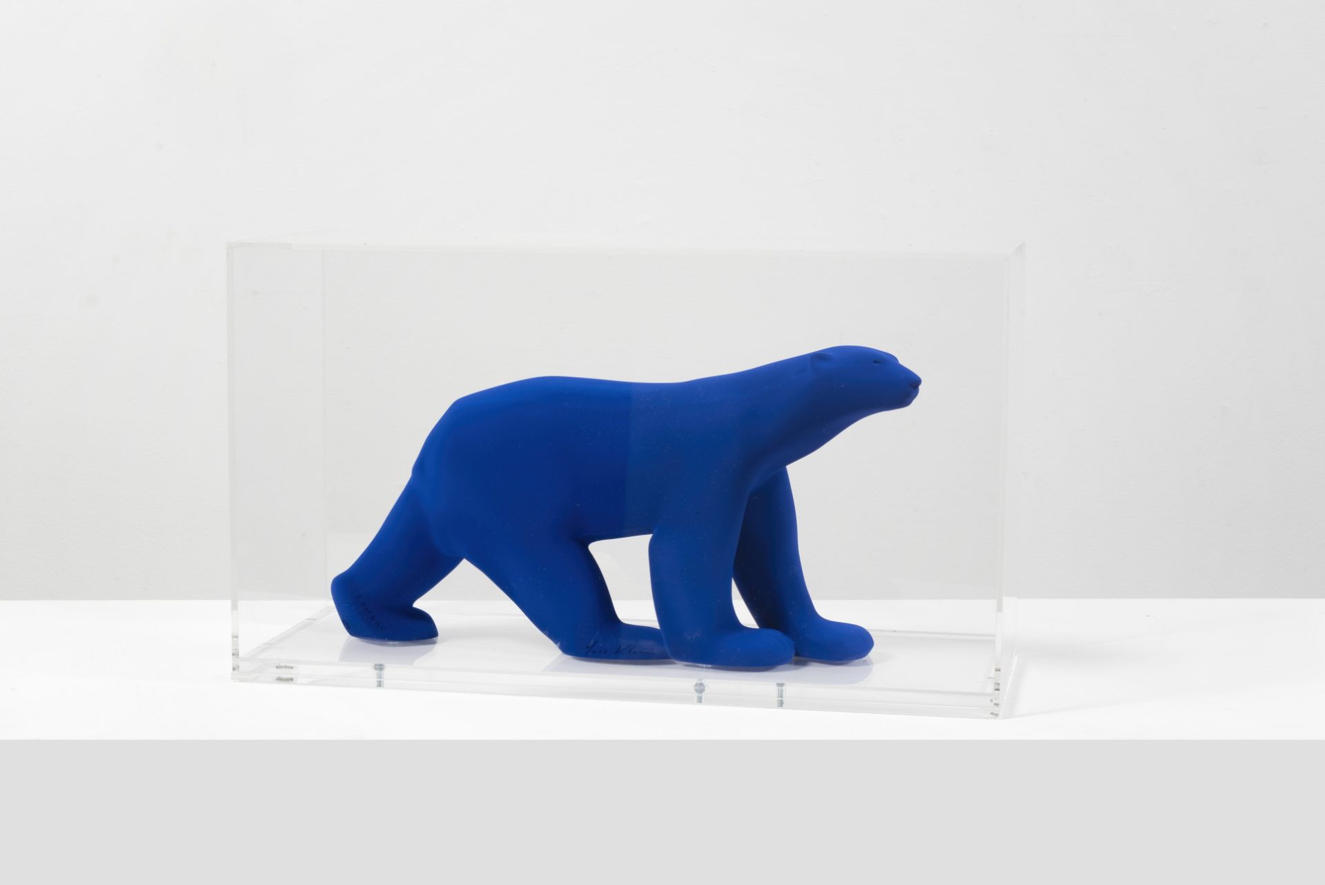 YVES KLEIN (after) (born 1928) Ours Pompon Multiple en r&#233;sine avec pigments IKB sous une ...