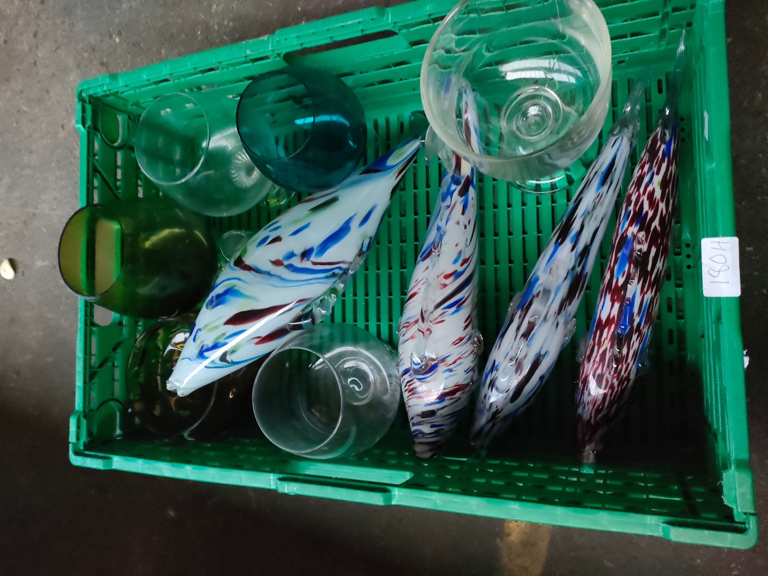Box of art glass fish etc - Image 2 of 2