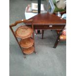 Corner table together with cake stand