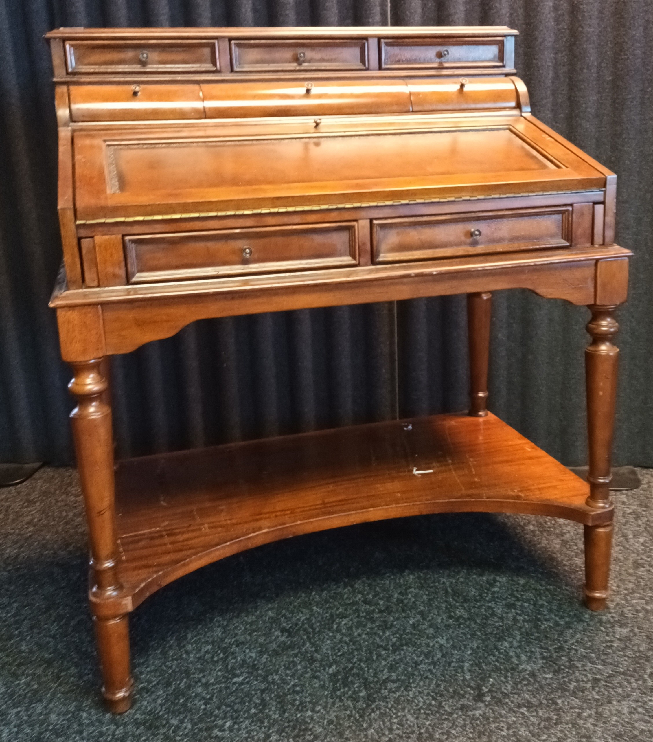 A Reproduction ladies writing desk on turned legs supports. [106x92x59cm]