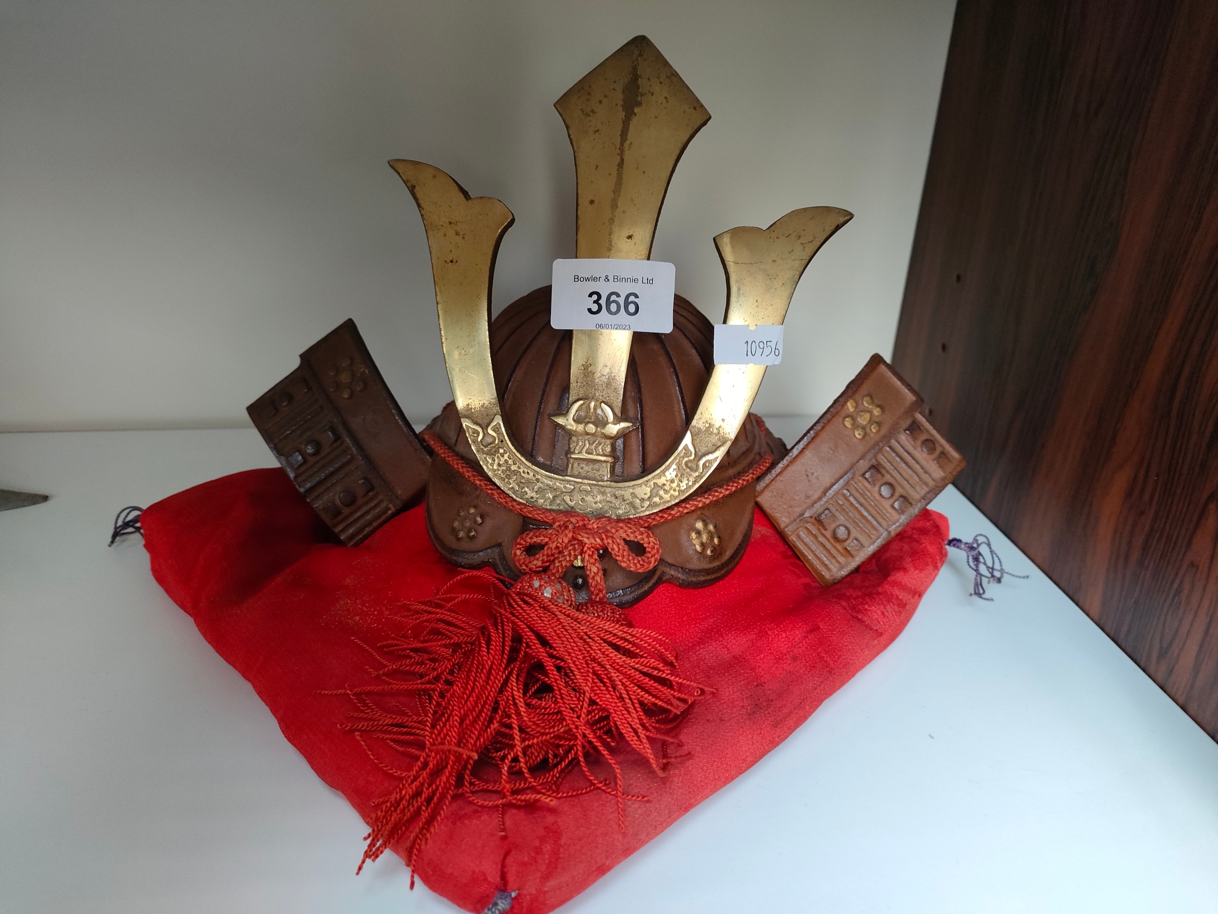 Oriental samurai warrior ornamental small display helmet and cushion. - Image 2 of 2
