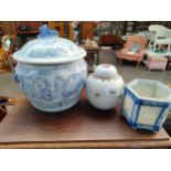Three lots of Chinese porcelain items includes blue and white lidded preserve pot