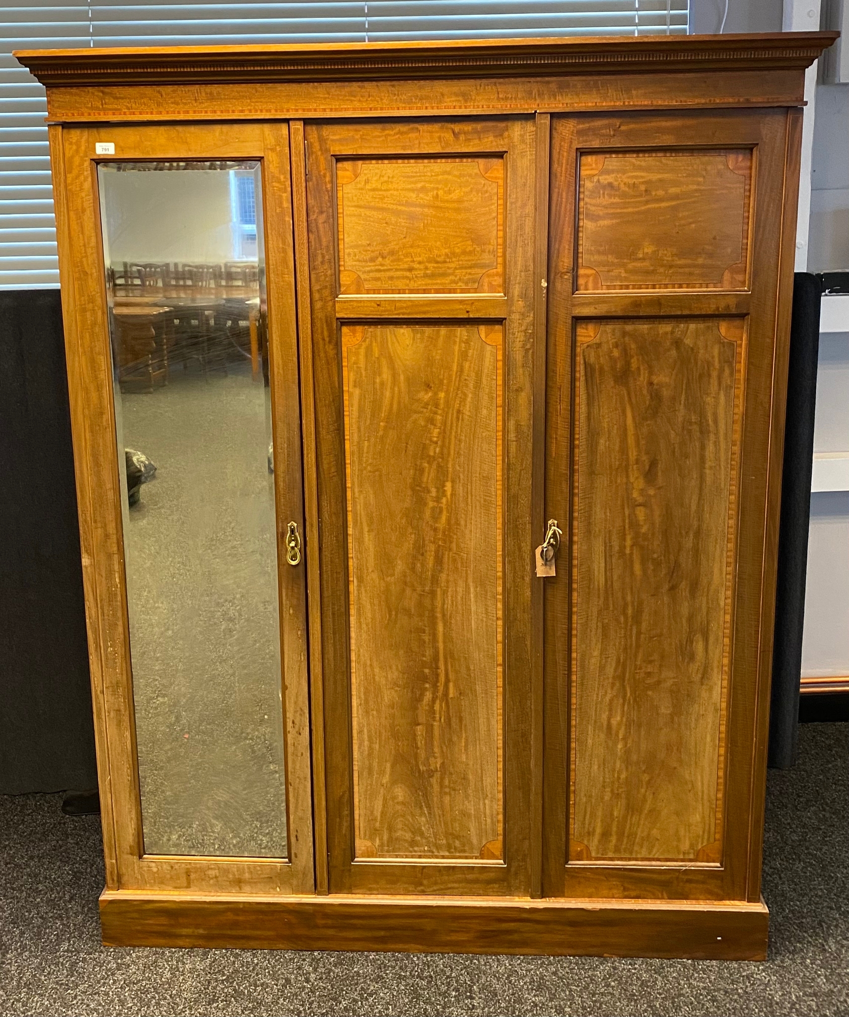 Large Edwardian triple wardrobe with fitted shelves with fitted gallery top [206x156x57cm] - Image 2 of 6