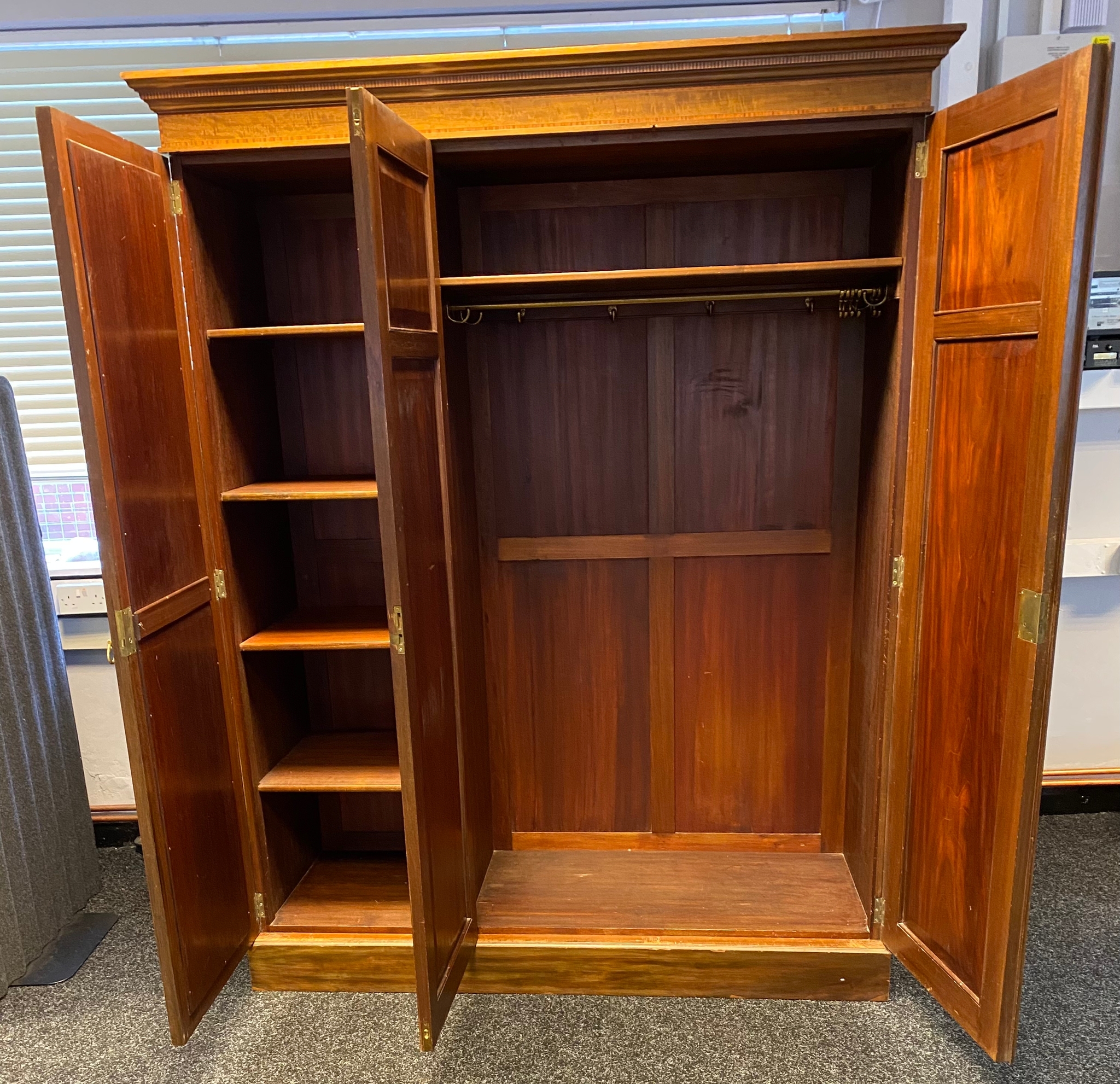 Large Edwardian triple wardrobe with fitted shelves with fitted gallery top [206x156x57cm] - Image 5 of 6