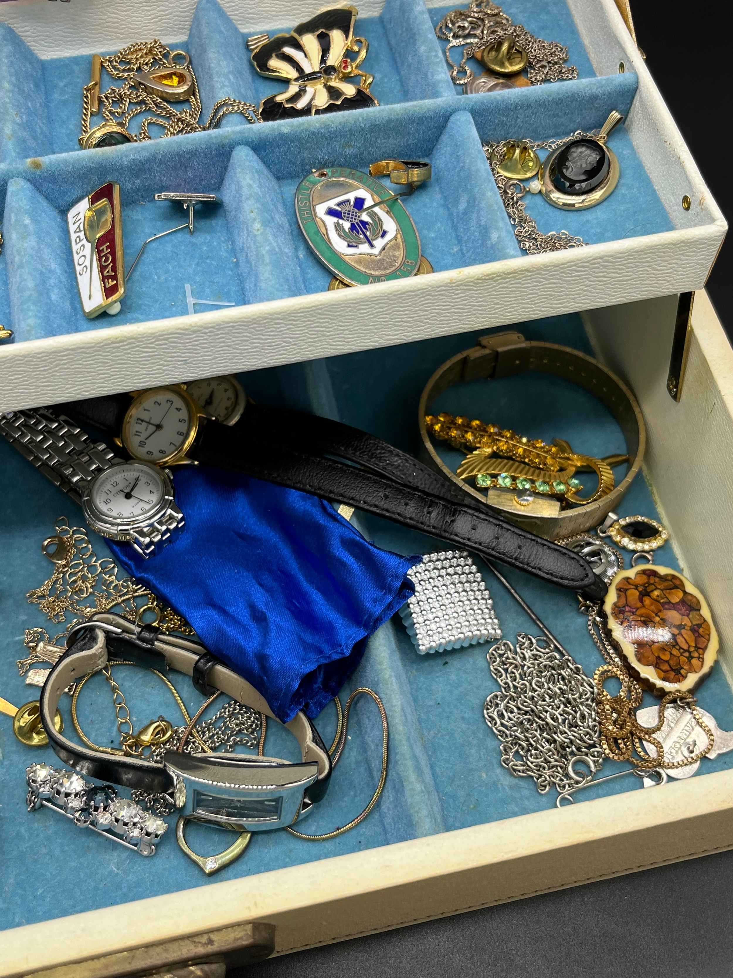 Jewellery box containing a quantity of costume jewellery, watches and silver chains etc - Image 3 of 4