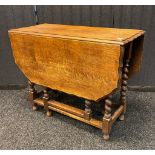 19th century drop leaf Oak dining table. Designed with pie crust edge trim [74x116x90cm]