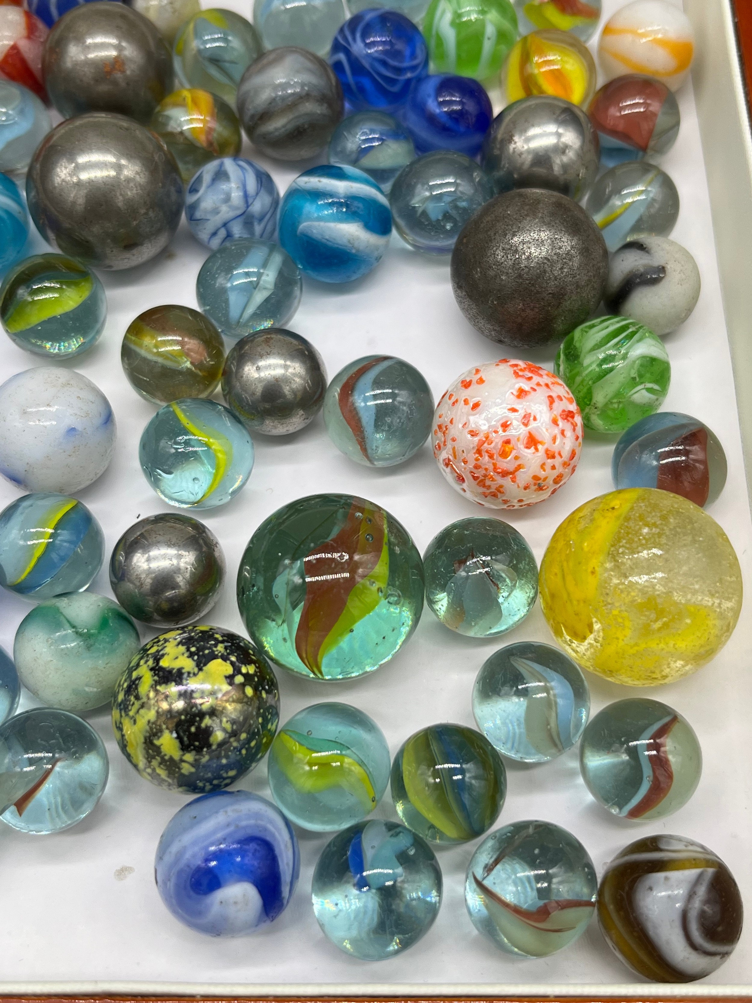 A Quantity of antique and vintage marbles includes two witches eye marbles, various cat eyes and - Image 3 of 3