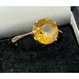 9ct yellow gold ladies ring set with a round cut Citrine stone. [ring size S][3.66grams]