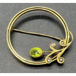 Antique 15ct gold brooch set with a single green Tourmaline stone and four small seed pearls. [5.