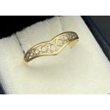 Ladies 9ct yellow gold wish bone ring. [Ring size R] [1.01Grams]