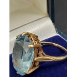 9ct yellow gold and large blue stone ring [Spinel/ Topaz] [Ring size K] [7.17grams]