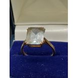 9ct yellow gold and blue stone ring [spinel/ topaz] [3.27Grams] [Ring size P]