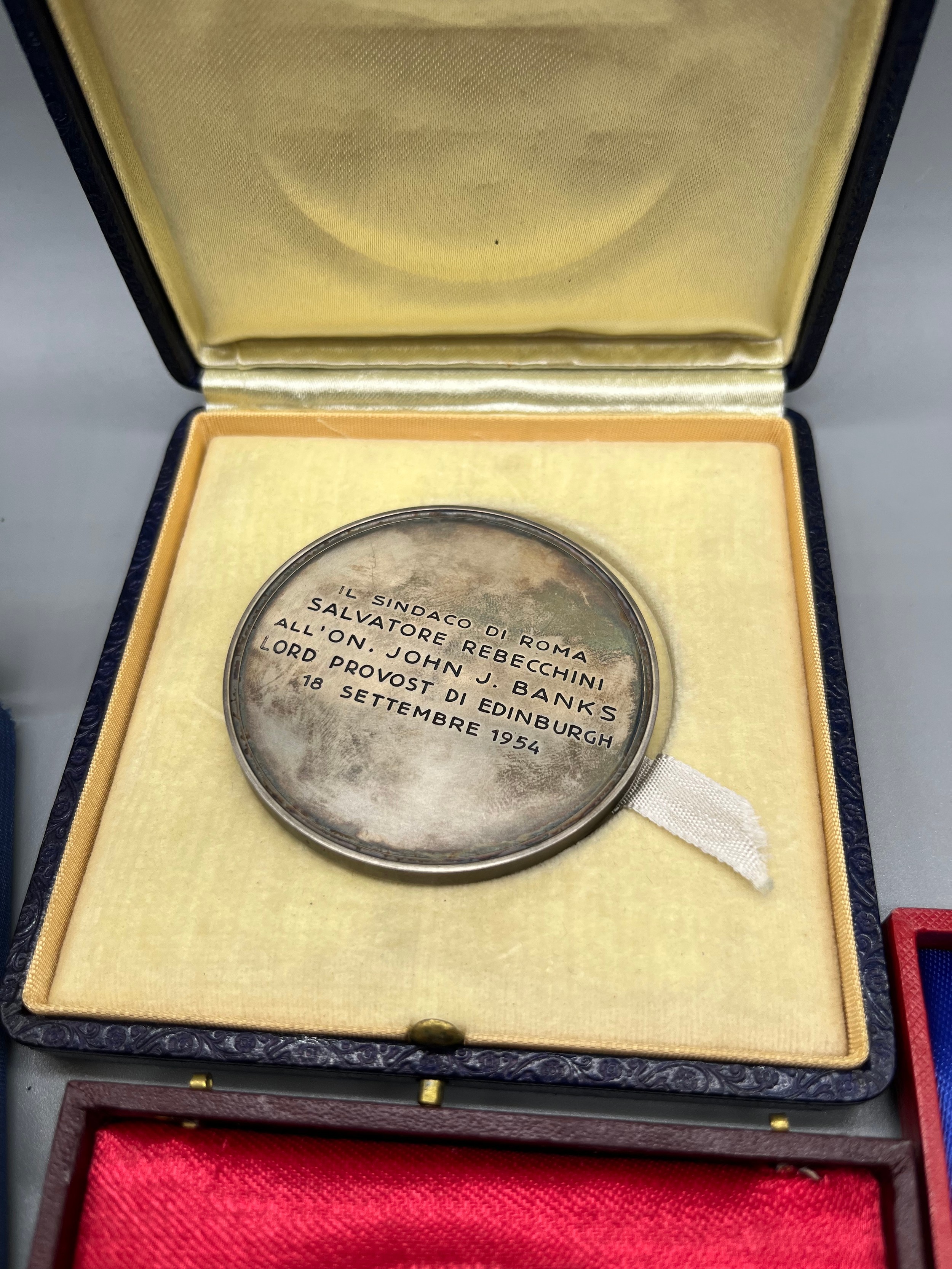 A Collection of Bronze and silver coin medallions with presentation boxes. Includes Edinburgh - Image 5 of 9