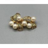 14ct yellow gold fern design brooch fitted with pearls. [8.27grams]