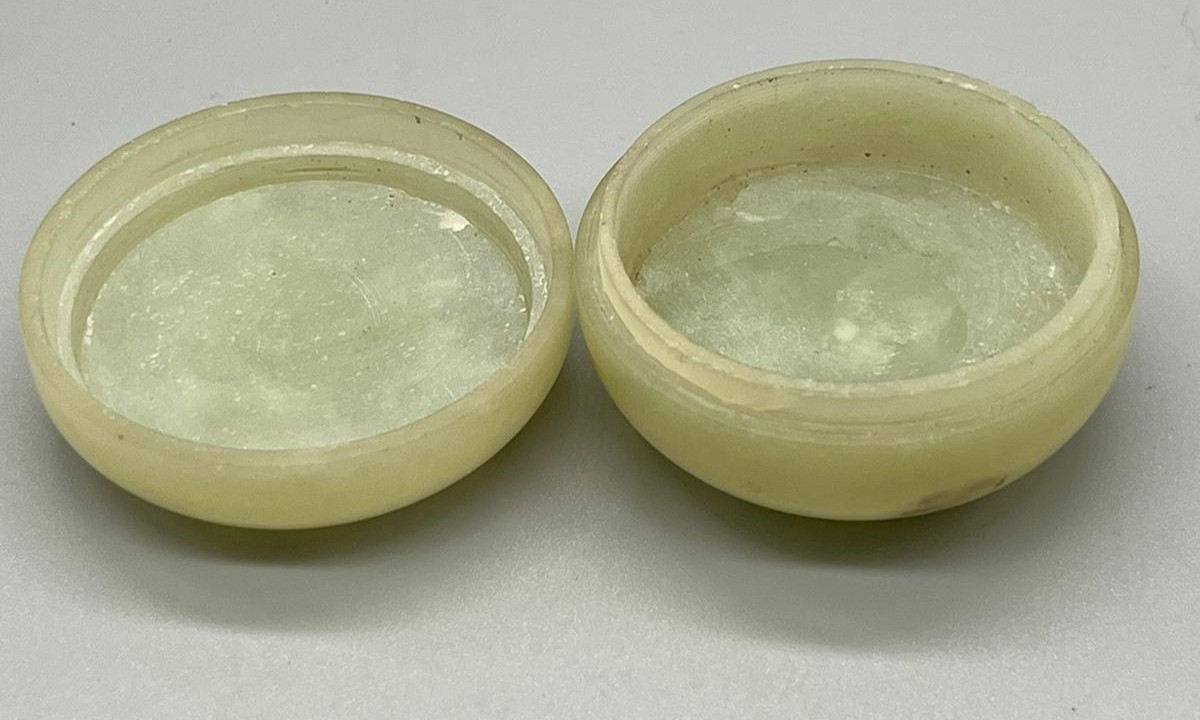 18th/ 19th century Chinese pale green jade lidded dish. [4.5cm in diameter] - Image 3 of 4