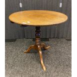 18th century oak pedestal table, Round barrel top, leading to turned pedestal and three out swept