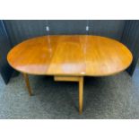 19th century Mahogany drop end dining table, rectangular top opening to a oval form. supported on