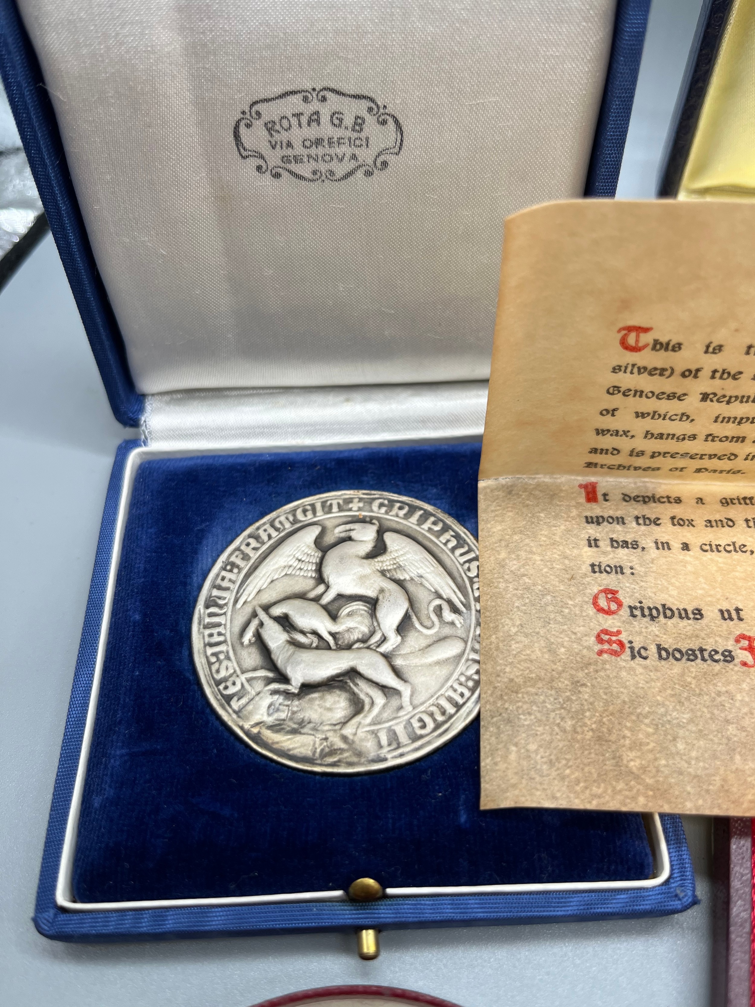 A Collection of Bronze and silver coin medallions with presentation boxes. Includes Edinburgh - Image 3 of 9