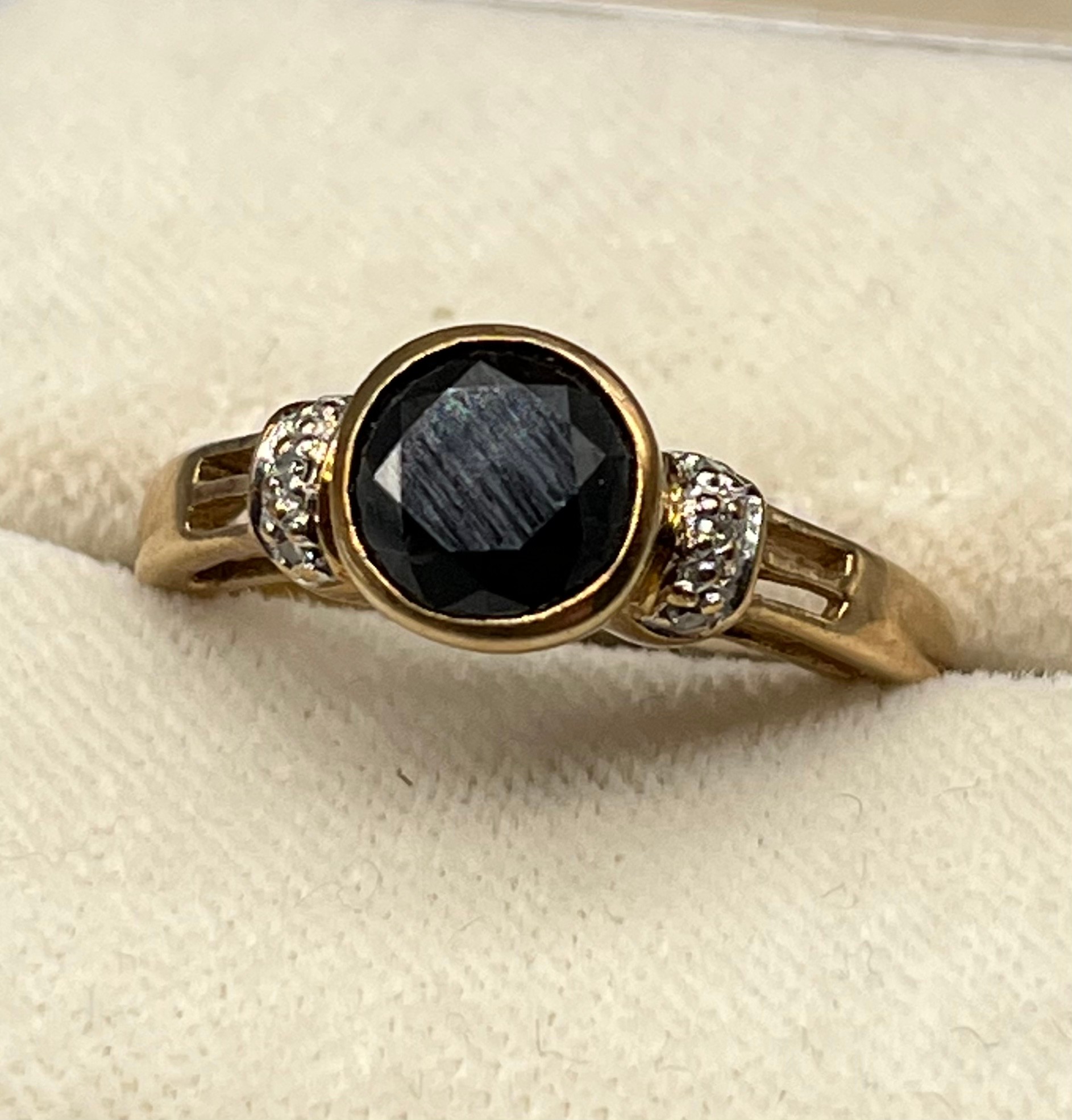 A 9ct yellow gold ring set with a 1.44ct black diamond stone off set by smaller white diamonds- 0. - Image 3 of 4