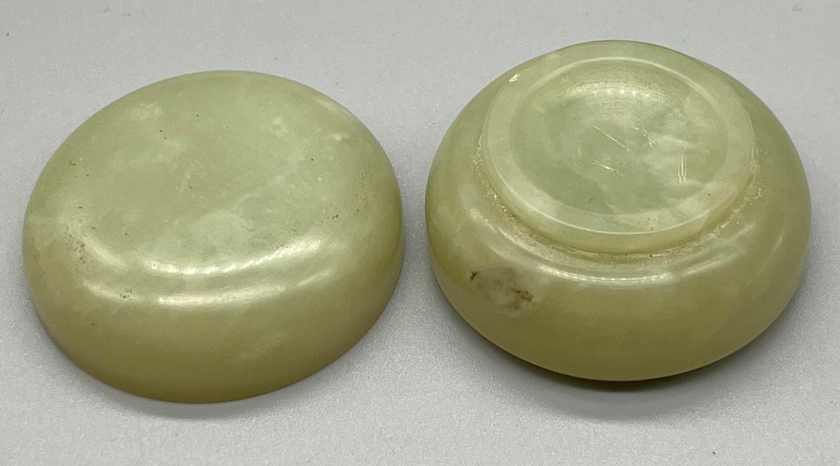 18th/ 19th century Chinese pale green jade lidded dish. [4.5cm in diameter] - Image 4 of 4