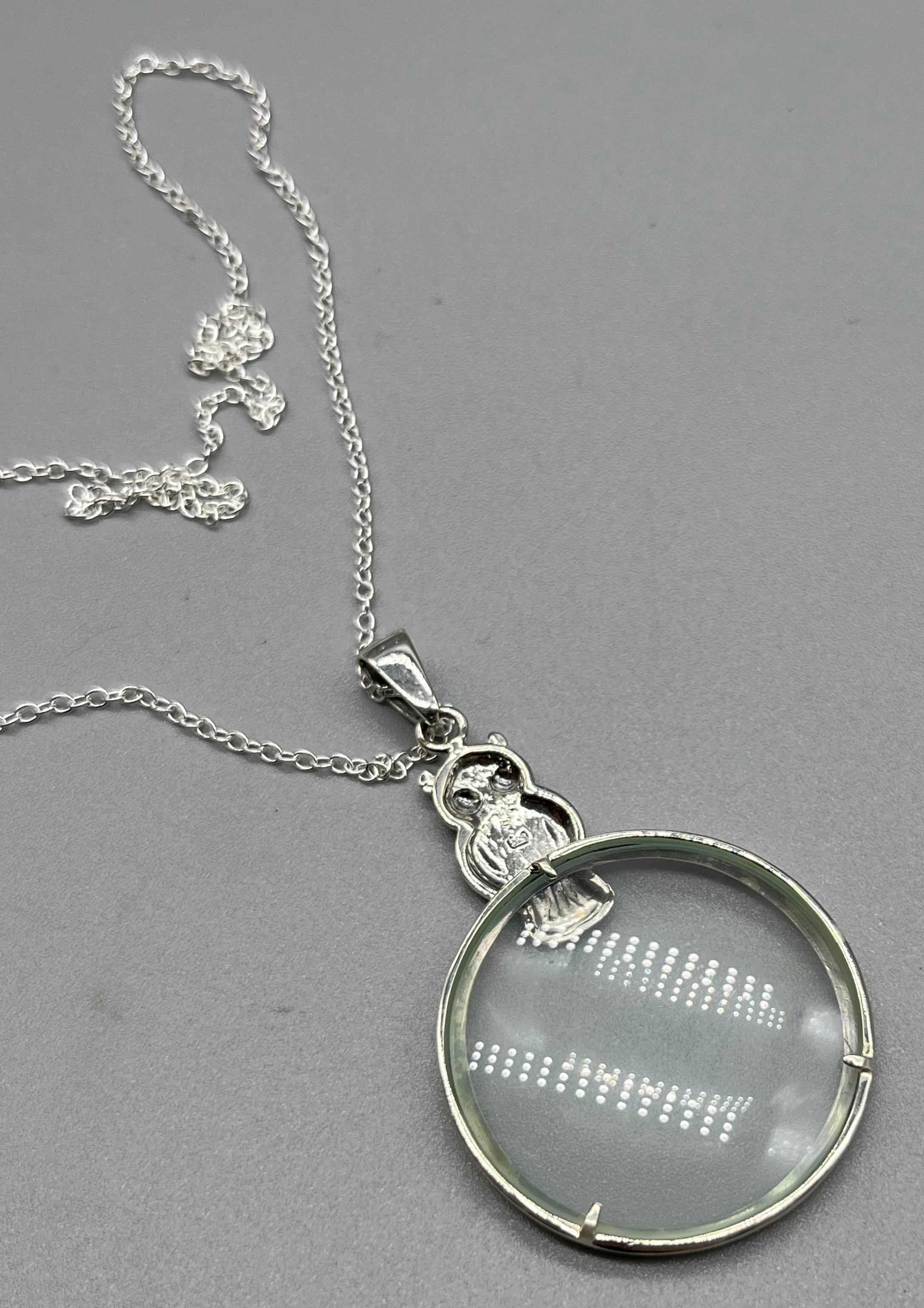 925 silver owl shaped magnifying glass pendant with silver necklace. - Image 2 of 2