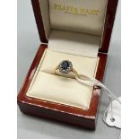 Antique ladies 18ct yellow gold sapphire and diamond stone ring. [Ring size K] [2.71Grams]