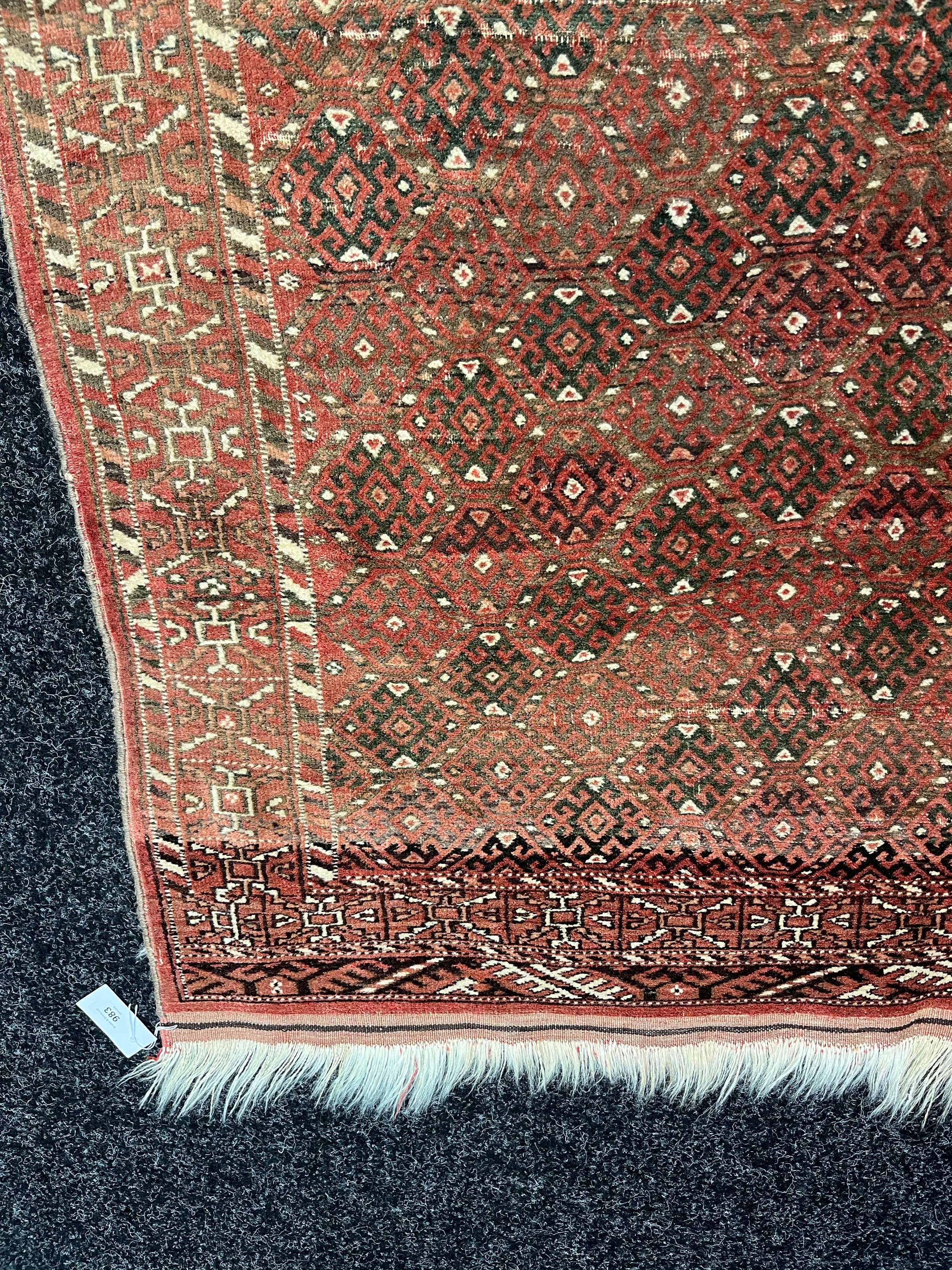 Indian hand made red ground ornate rug. [140x96cm] - Image 4 of 5