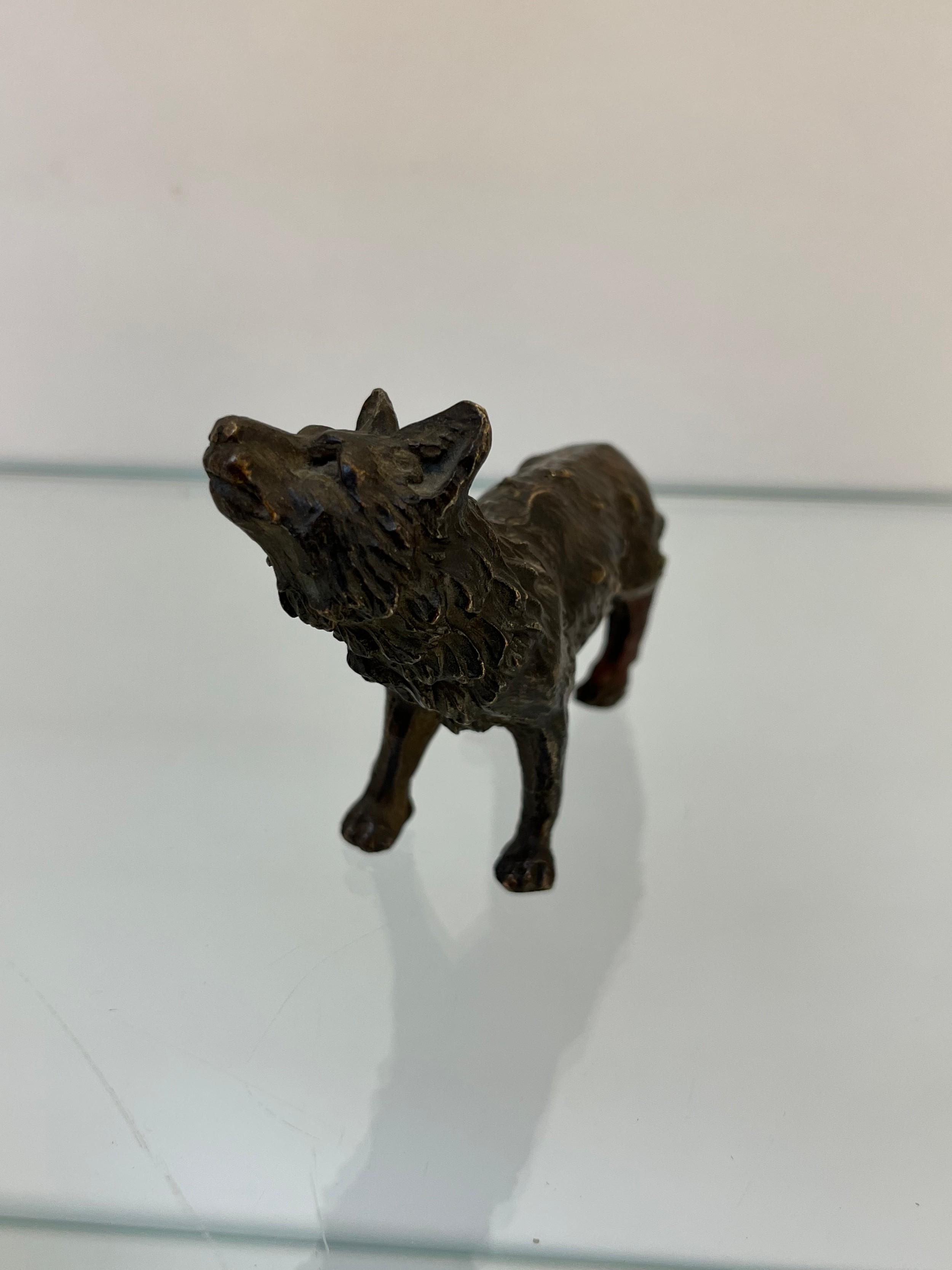 A lot of two antique bronze wolf cub figures. [Possibly Austrian] [6.5x9cm] - Image 6 of 8