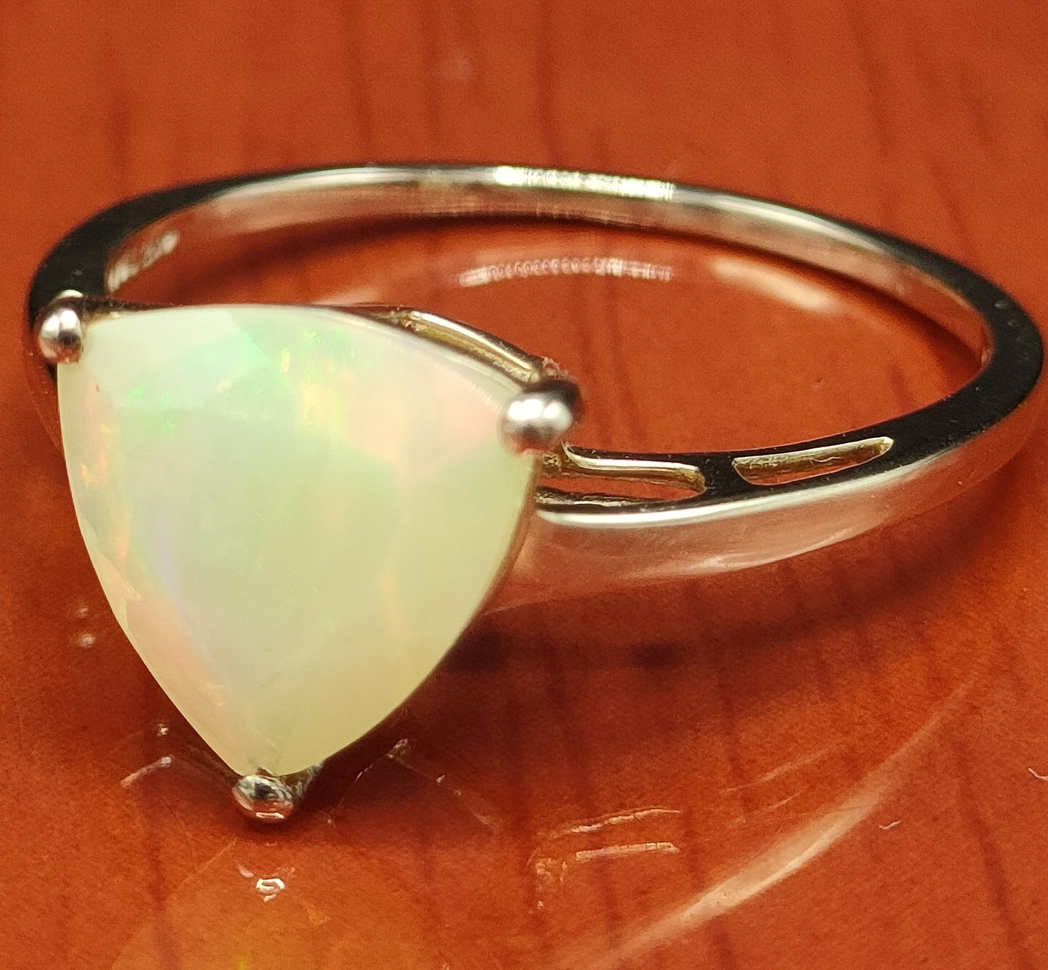 10ct yellow gold ring set with an Ethiopian opal stone. [Ring size P] [1.81Grams]