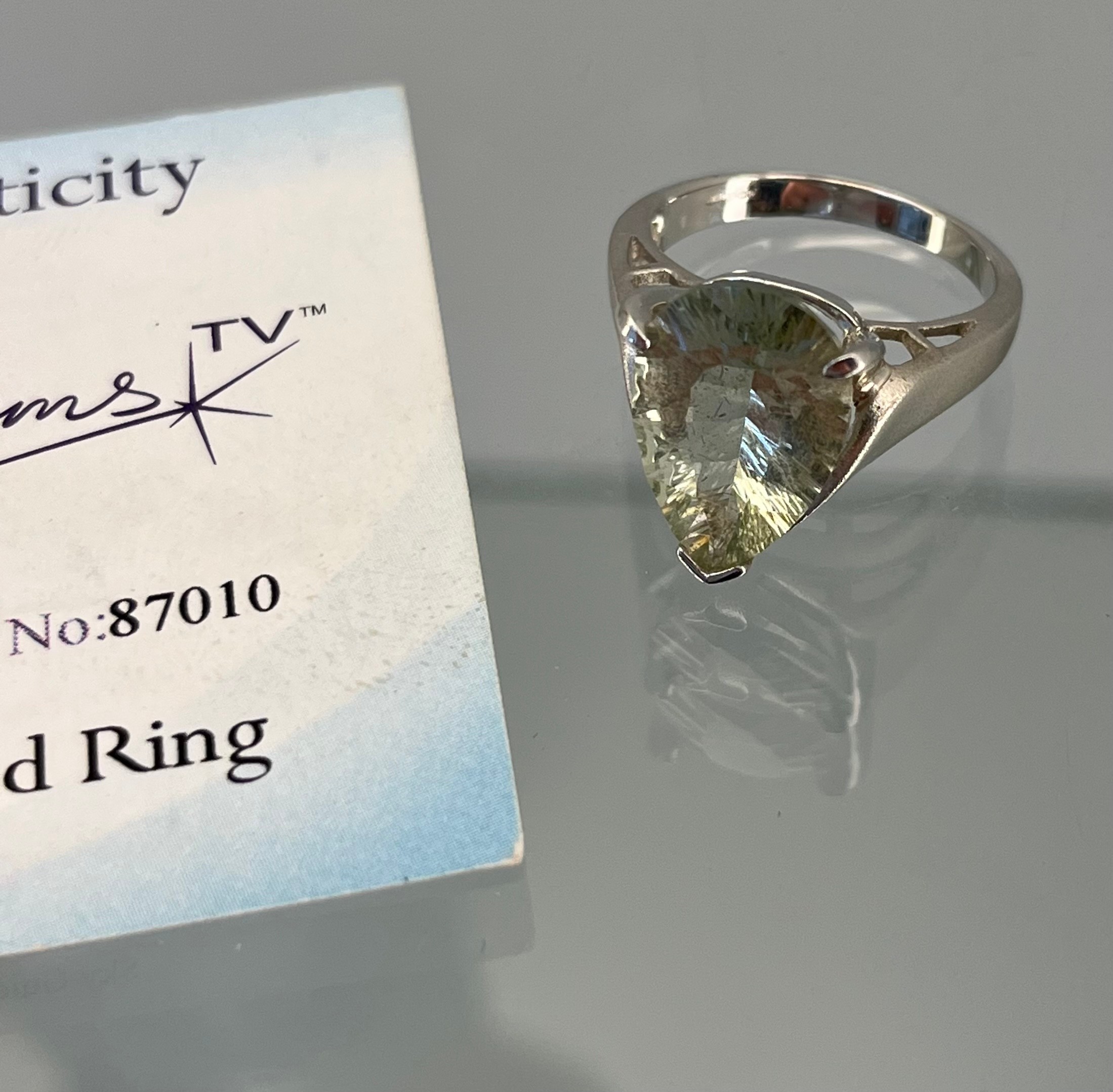 Gent's 9ct white gold and green amethyst ring. - Image 2 of 4