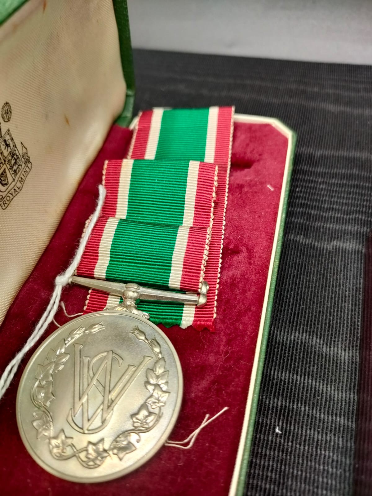 Boxed set of silver studs and cufflinks, Royal Mint Women's Voluntary service medal and vintage - Image 5 of 5