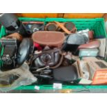 A crate of vintage cameras and binoculars to include Coronet, Yashica and Hunter 35 camera in case