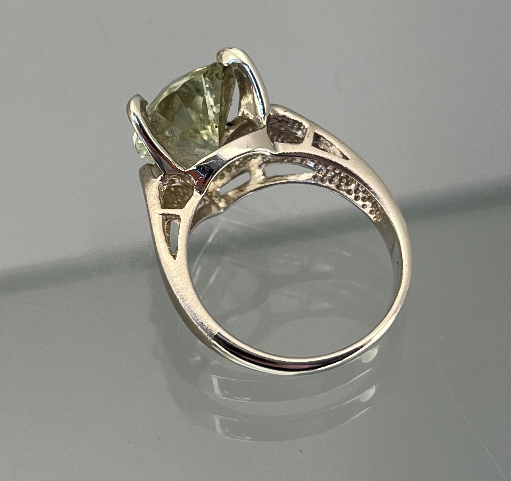 Gent's 9ct white gold and green amethyst ring. - Image 3 of 4