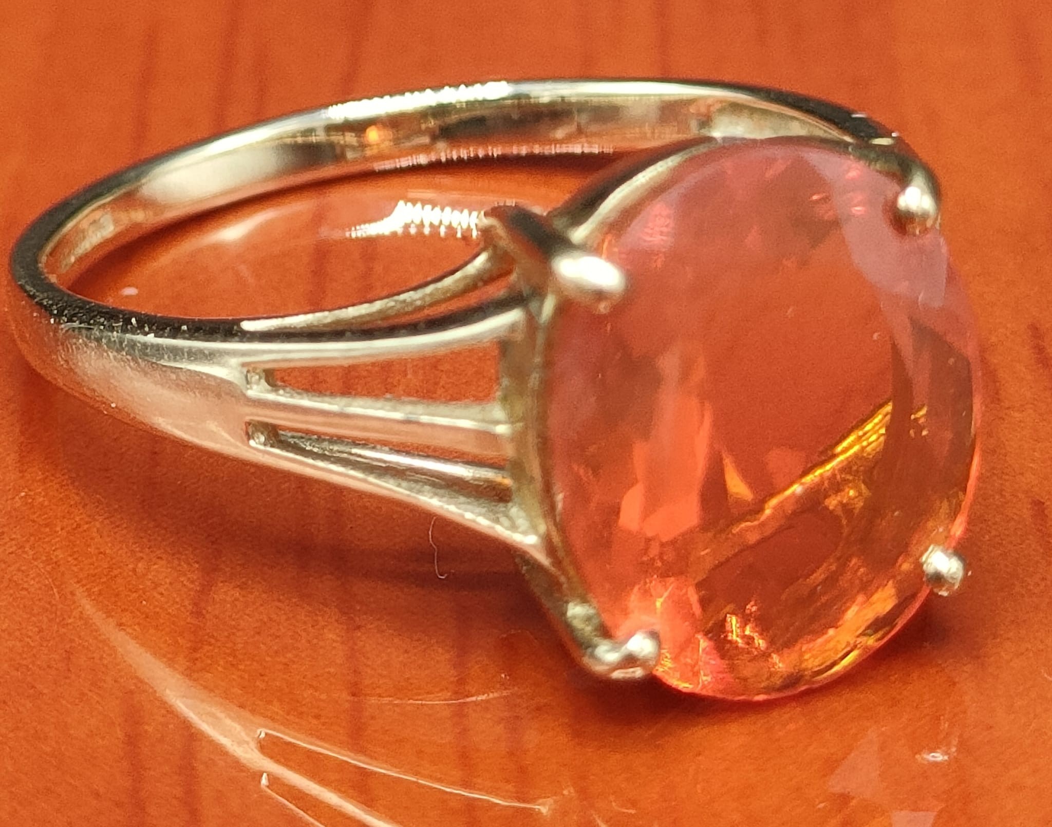 9ct yellow gold ring set with a large fire opal stone. [Ring size N] [2.17Grams] - Image 2 of 2