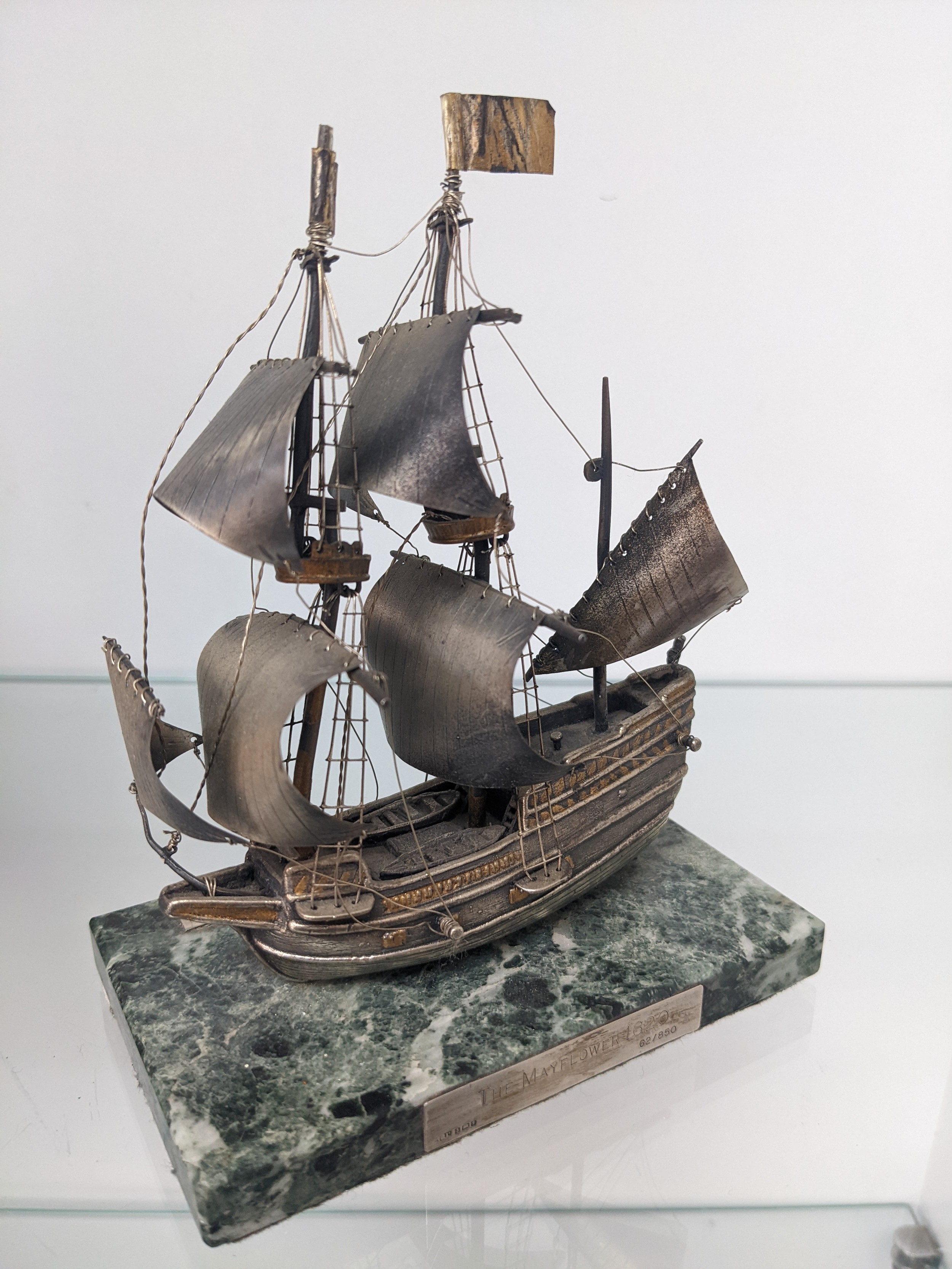 Birmingham silver Chinese ship model 'The Mayflower 1620' [62/850] 'Presented to J. Gillespie On - Image 4 of 8