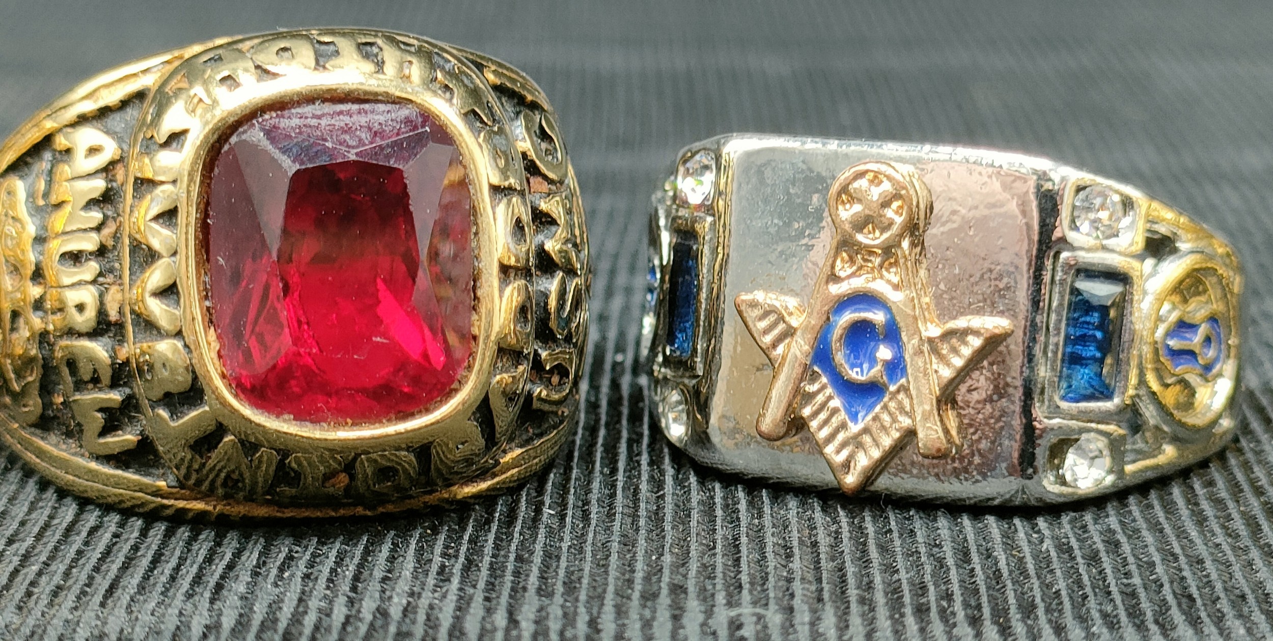 Four various Masonic lodge rings. - Image 3 of 3