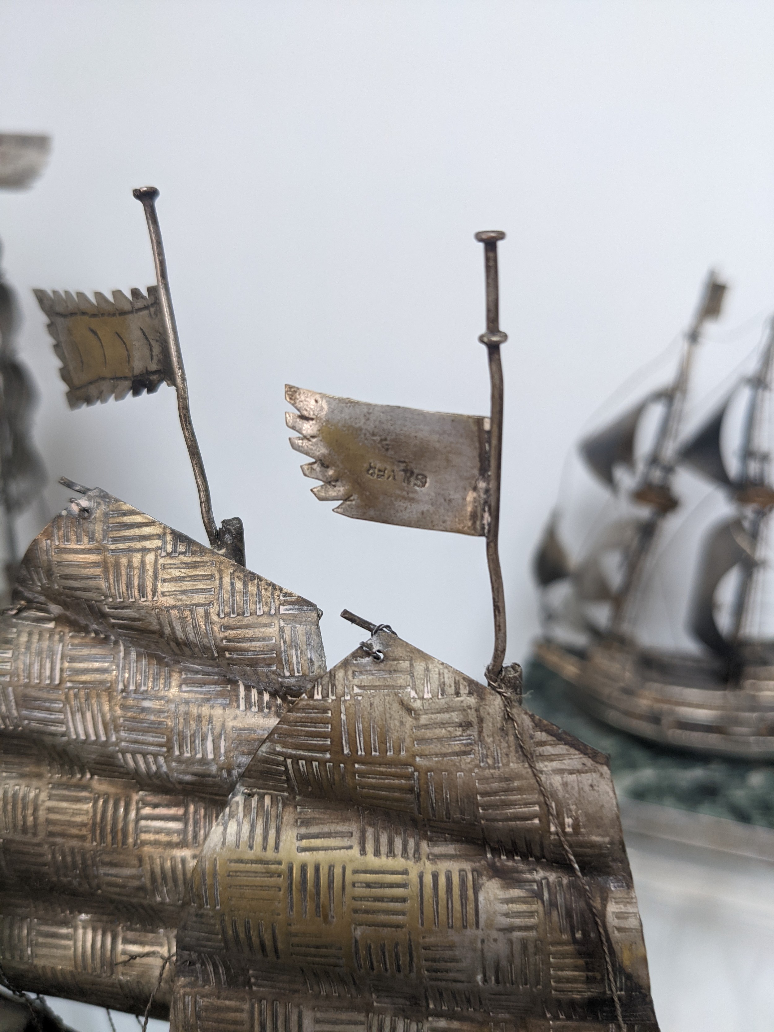 Birmingham silver Chinese ship model 'The Mayflower 1620' [62/850] 'Presented to J. Gillespie On - Image 5 of 8