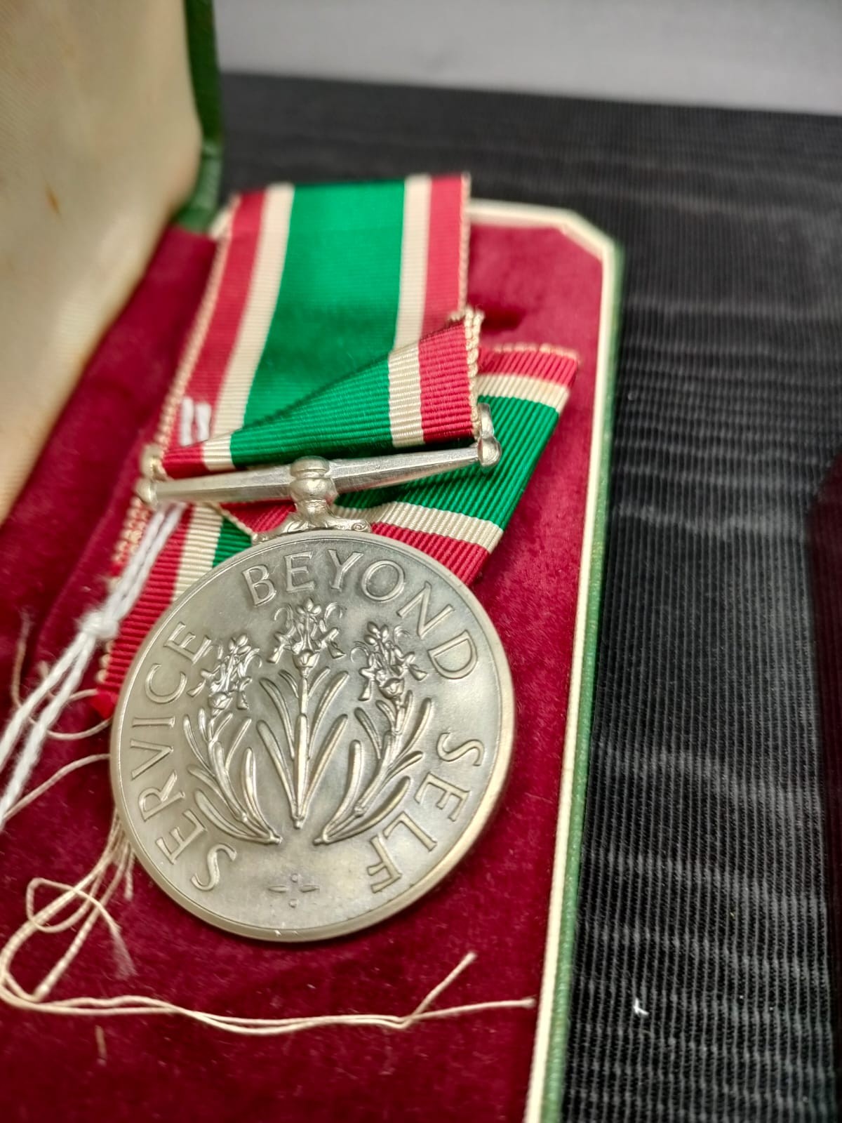 Boxed set of silver studs and cufflinks, Royal Mint Women's Voluntary service medal and vintage - Image 3 of 5