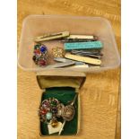 A box of Scottish jewellery included brooches and collectable pocket knifes